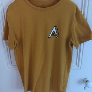American Eagle Yellow Short Sleeve Tee